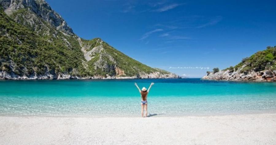 Η γαλάζια λίμνη της Ελλάδας βρίσκεται στη Μεσσηνία