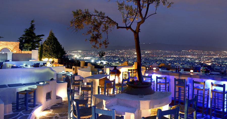 Το «κυκλαδίτικο νησί» που έχει φανταστική θέα στην Αθήνα και όχι το Αιγαίο