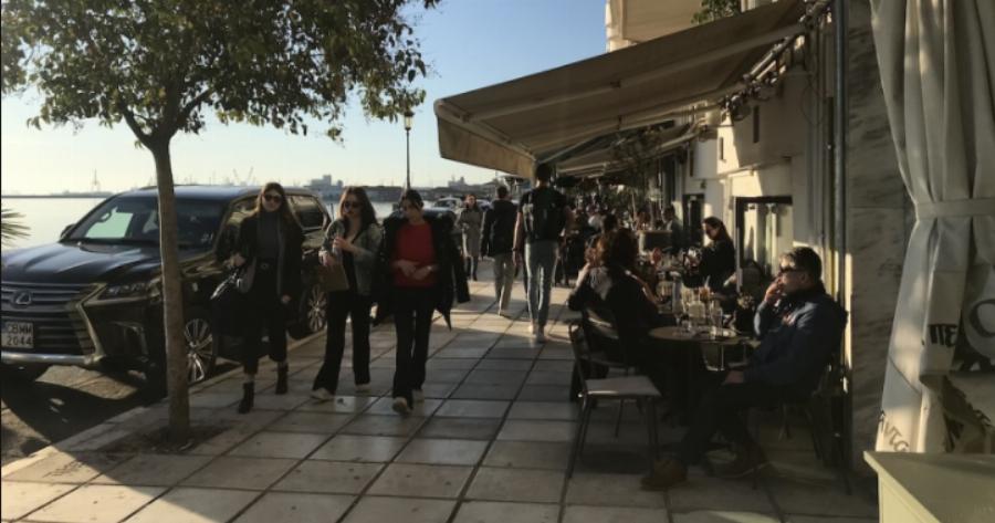 Θεσσαλονίκη: Αδιαφόρησαν για τις συστάσεις και γέμισαν τις καφετέριες