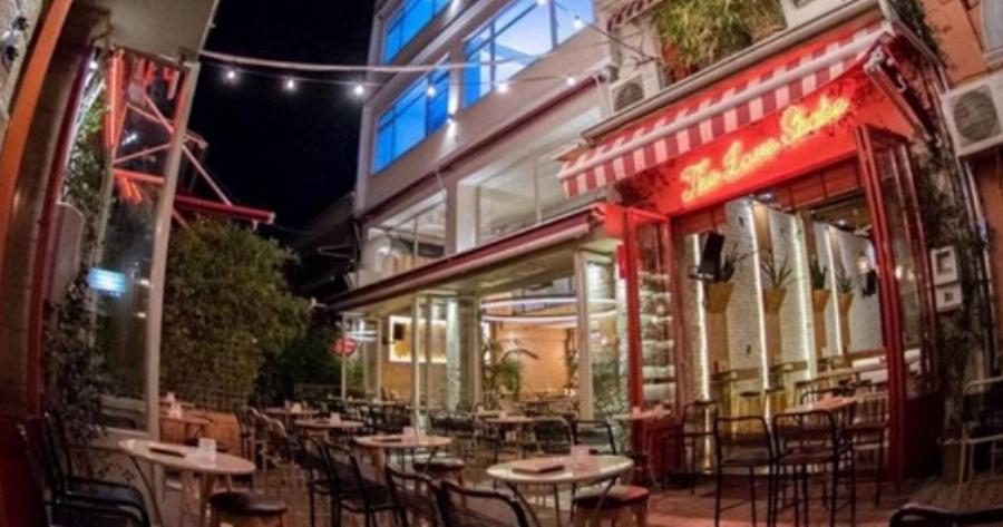 Το πρώτο καφέ με κατάλογο σε γραφή Μπράιγ μόλις άνοιξε στα Τρίκαλα