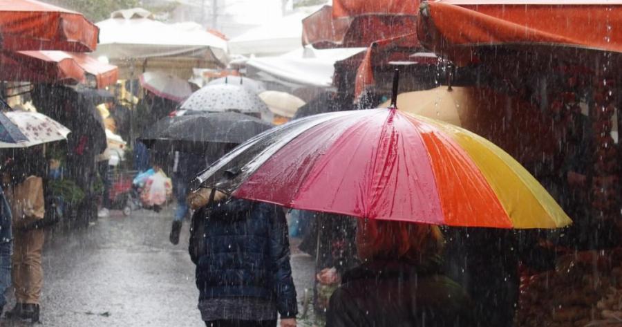 Καιρός στην Ελλάδα: «Πνίγηκαν» Αθήνα και Κρήτη από τη βροχή – Πού θα χτυπήσει η κακοκαιρία τις επόμενες ώρες