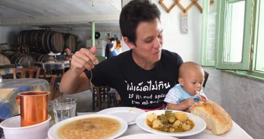 Αμερικανός κριτικός φαγητού ξετρελάθηκε με το φαγητό σε αυτά τα 3 μαγαζιά της Αθήνας