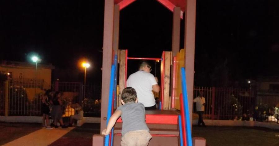 Σπάνε τα λουκέτα στις παιδικές χαρές στον Άλιμο που έχουν κλείσει για τον κοροναϊό