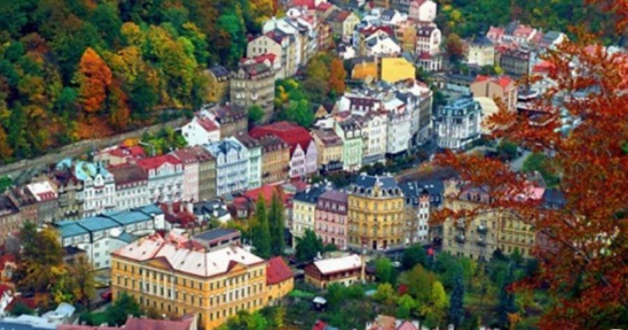 Κάρλοβυ Βάρυ: Η πόλη της Τσεχίας που μοιάζει σαν να ξεπήδησε από τα ωραιότερα παραμύθια