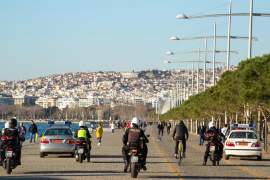 Θεσσαλονίκη: Διώχνουν κόσμο από υπαίθρια γυμναστήρια και ανοιχτά γηπεδάκια – Συνεχείς περιπολίες Πηγή: www.lifo.gr