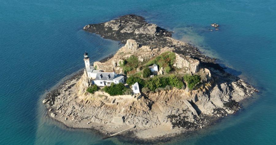 Διακοπές στην απόλυτη απομόνωση: Ολόκληρο νησί νοικιάζεται με 150 ευρώ την βράδια