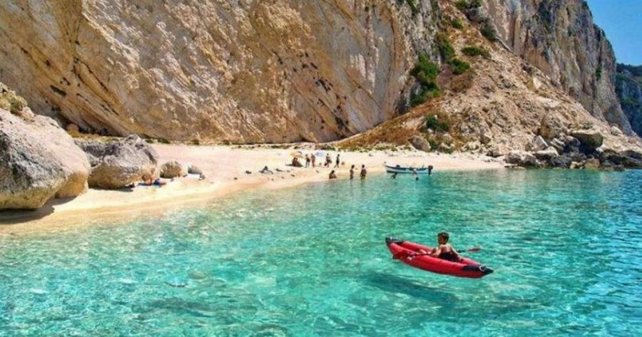 Τα Άγνωστα Ελληνικά Νησιά Που Ο Ήλιος Βασιλεύει Πάντα Αργότερα. Ανέγγιχτοι Παράδεισοι Με Κρυστάλλινα Νερά Και Ατελείωτες Αμμουδιές