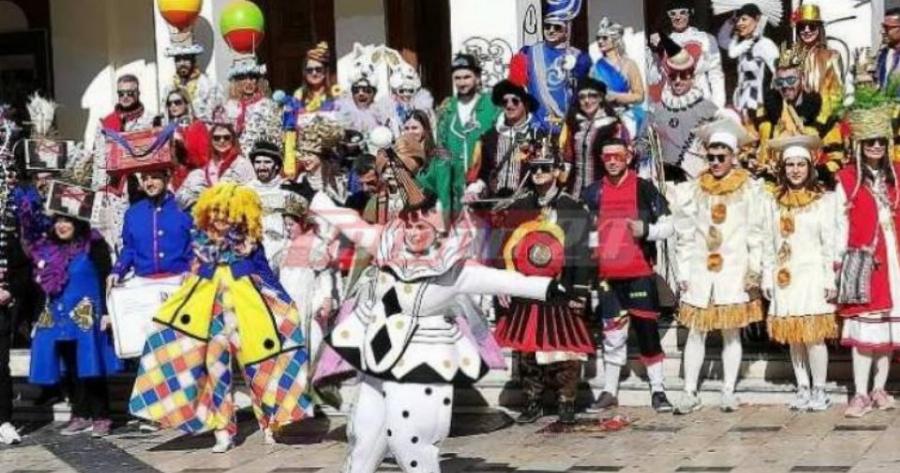 Κορωνοϊός: Ξεκίνησαν εορταστική πορεία, παρά τις απαγορεύσεις, οι καρναβαλιστές στην Πάτρα