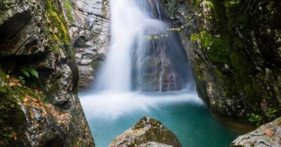 Μαύρη Σπηλιά: Ένα από τα ωραιότερα μέρη της Ελλάδας βρίσκεται καλά κρυμμένο στην Ευρυτανία