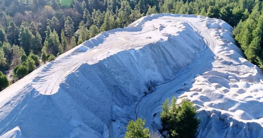 Μοιάζει με χιόνι, αλλά αξίζει χρυσάφι: Ο άγνωστος λευκός «χρυσός» της Ελλάδας