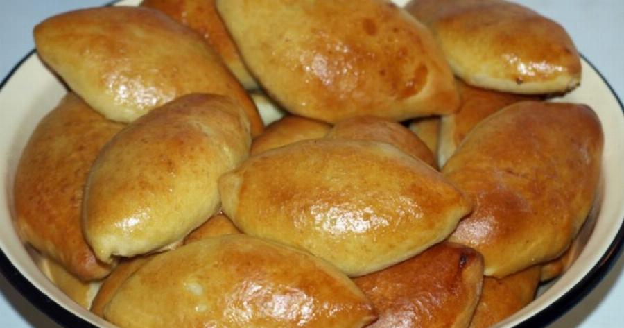 Ελληνική Συνταγή: Τυροπιτάκια… τα τέλεια, με απίθανη γεύση και τραγανή, ασύγκριτη ζύμη