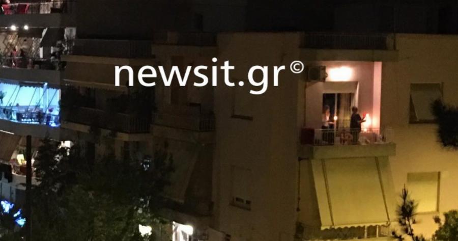 Ανάσταση στα μπαλκόνια – Συγκινητικές στιγμές στις γειτονιές της Αθήνας (βίντεο)