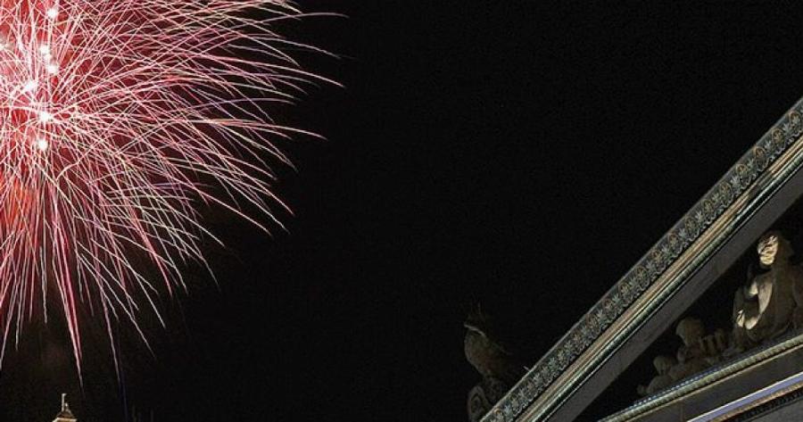 Η Αθήνα γιόρτασε την Ανάσταση με πυροτεχνήματα (εικόνες, video)