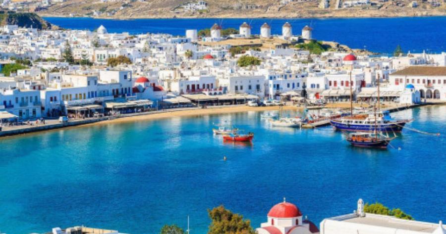 Κορωνοϊός: Απαγόρευση κυκλοφορίας 8μμ-8πμ στη Μύκονο – Έκτακτα μέτρα και στη Σαντορίνη