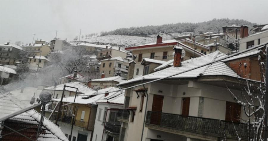 Χιόνισε στα ορεινά της Λάρισας -Στα 10 εκατοστά το χιόνι στα ορεινά των Τρικάλων [εικόνες]
