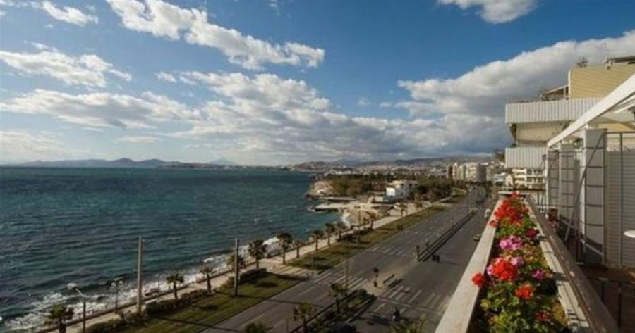 500 μέτρα, 20 εστίες μόλυνσης covid-19: Η εικόνα-ντροπή στο Παλαιό Φάληρο που δεν χωνεύεται (Pics)