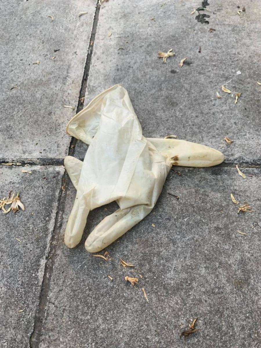 500 μέτρα, 20 εστίες μόλυνσης covid-19: Η εικόνα-ντροπή στο Παλαιό Φάληρο που δεν χωνεύεται (Pics)