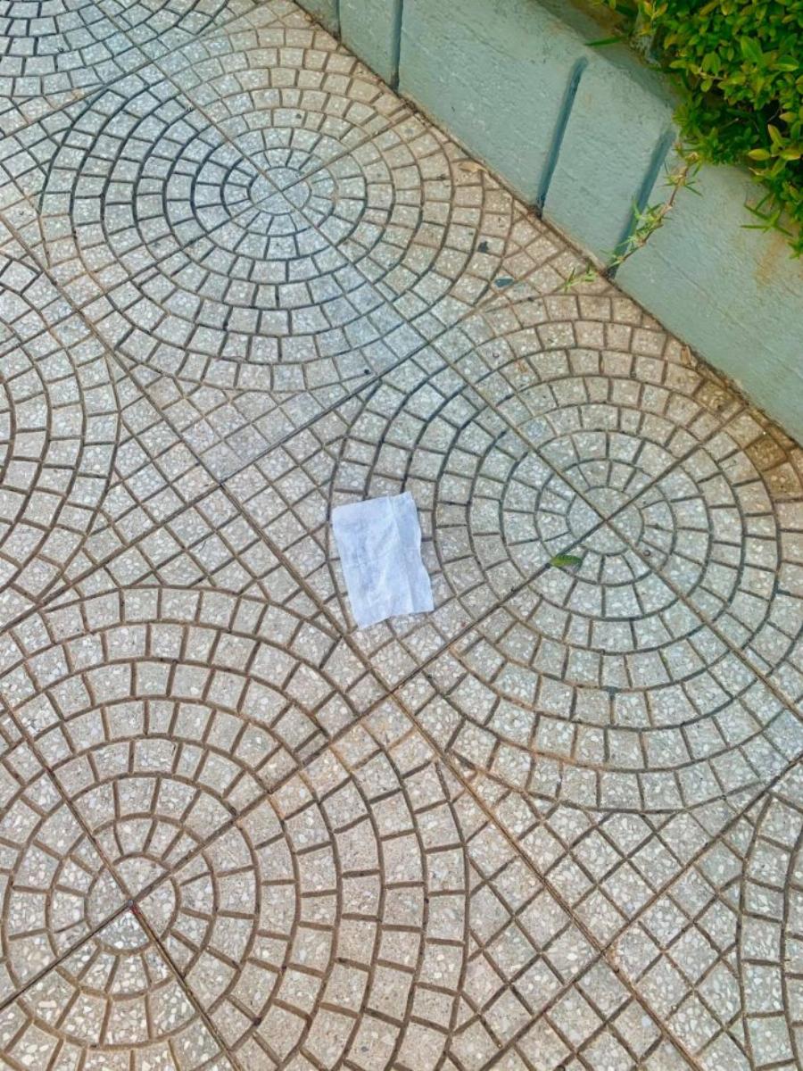 500 μέτρα, 20 εστίες μόλυνσης covid-19: Η εικόνα-ντροπή στο Παλαιό Φάληρο που δεν χωνεύεται (Pics)