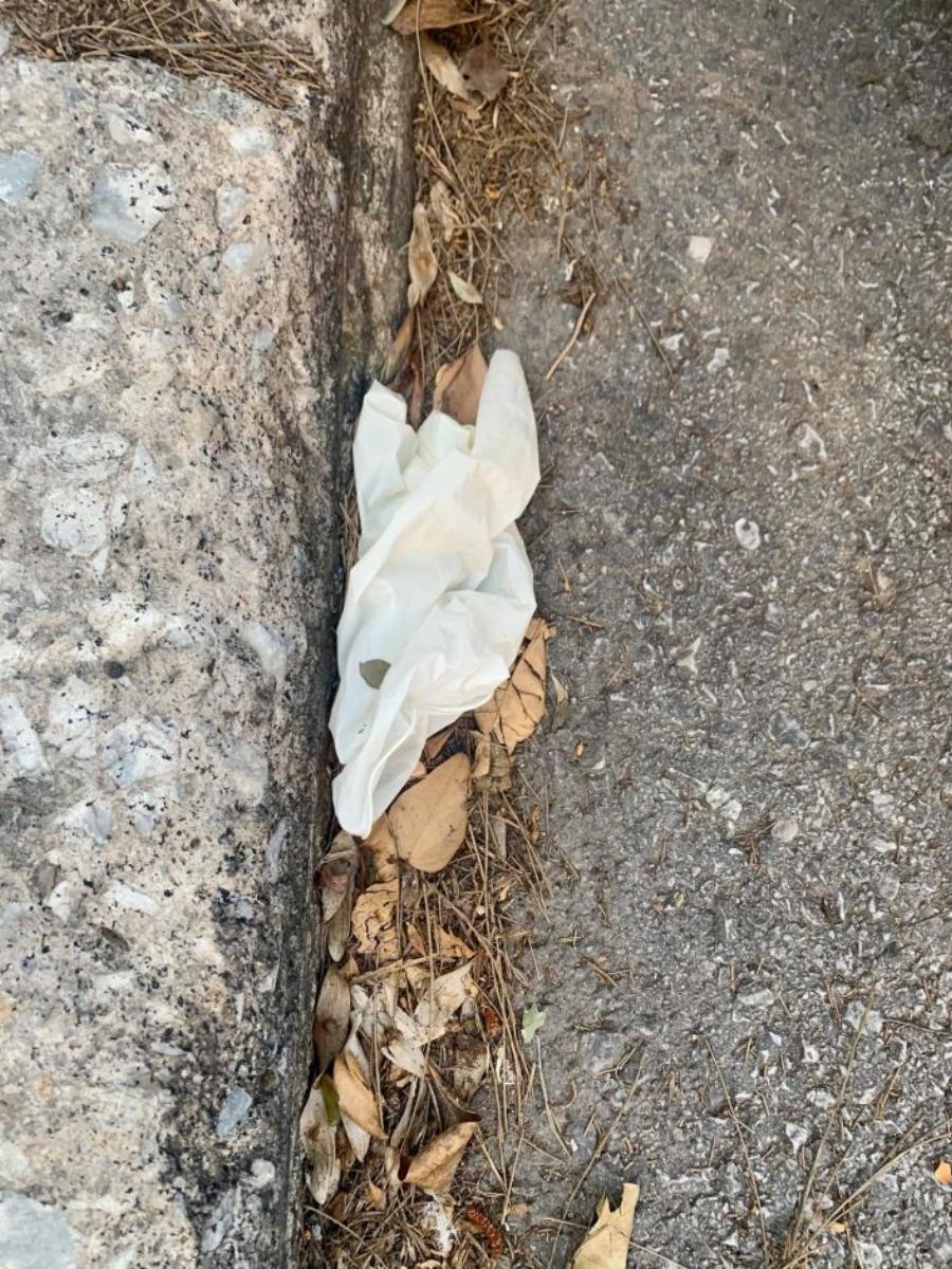 500 μέτρα, 20 εστίες μόλυνσης covid-19: Η εικόνα-ντροπή στο Παλαιό Φάληρο που δεν χωνεύεται (Pics)