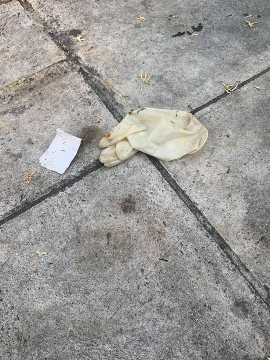 500 μέτρα, 20 εστίες μόλυνσης covid-19: Η εικόνα-ντροπή στο Παλαιό Φάληρο που δεν χωνεύεται (Pics)