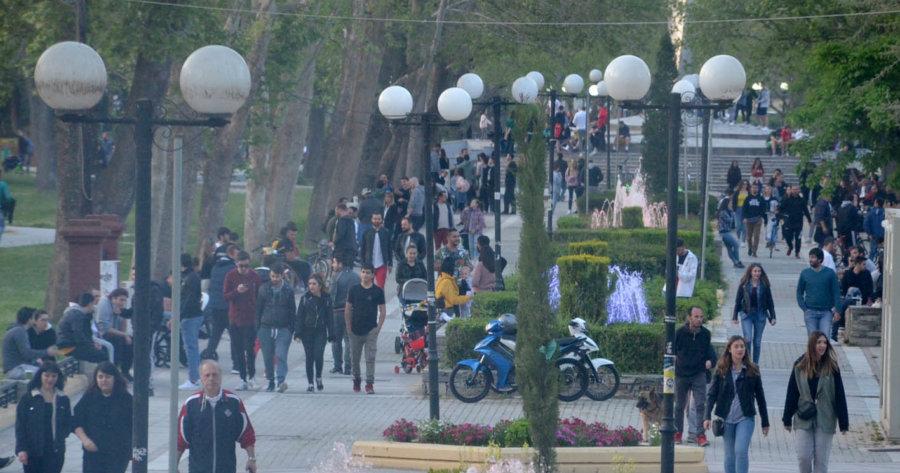 Οι Λαρισαίοι το πήραν απόφαση και έβαλαν τέρμα στους περιορισμούς μόνοι τους