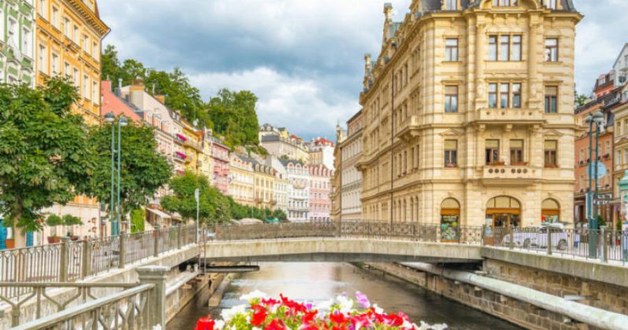 Κάρλοβι Βάρι: Γνωρίστε την παραμυθένια λουτρόπολη της Τσεχίας!