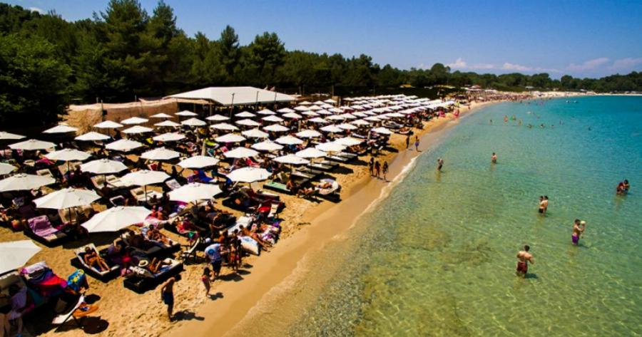 Έτσι θα είναι το καλοκαίρι του κορονοϊού – Βουτιές και μπάνιο με κανόνες!