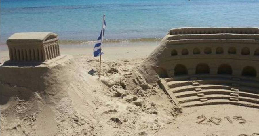 Έχτισε στην άμμο τον Παρθενώνα άγνωστος ξένος τουρίστας