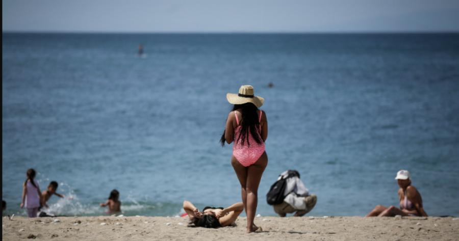 Καθηγητής επιδημιολογίας: Κακή η ιδέα των διακοπών φέτος το καλοκαίρι