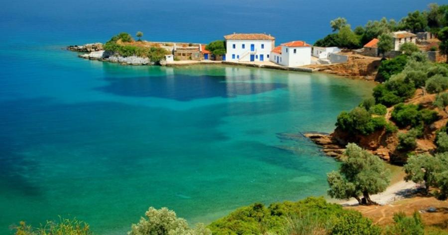 Τρικέρι: Το σπάνιας ομορφιάς άγνωστο ελληνικό νησάκι που το επισκέπτεσαι μόνο με.. θαλάσσιο ταξί