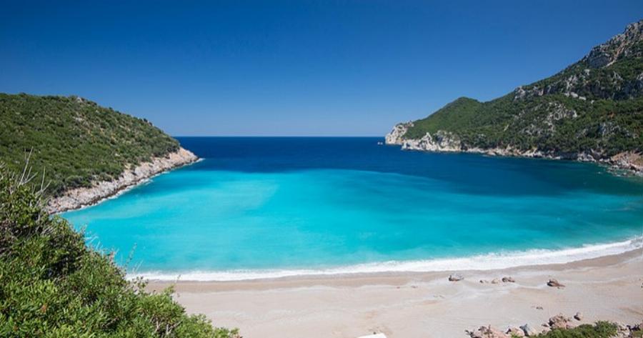 Τσίλαρος: Ώρα να γνωρίσετε τον άγνωστο επίγειος παράδεισο της Ελλάδας που βρίσκεται καλά κρυμμένος στην Εύβοια