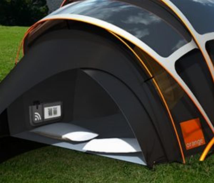 Ποιά Airbnb και Ξενοδοχεία; Ο άρχοντας του κάμπινγκ: Ήρθε η ηλιακή σκηνή που σου παρέχει ρεύμα όπου και αν βρίσκεσαι