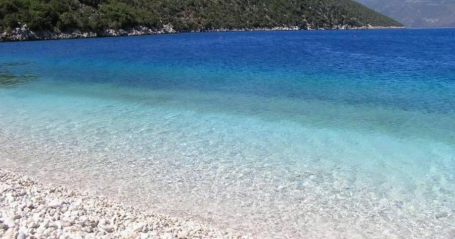 Οι 3 ωραιότερες παραλίες με βότσαλο στην Ελλάδα για να απολαύσεις τις διακοπές σου το φετινό καλοκαίρι