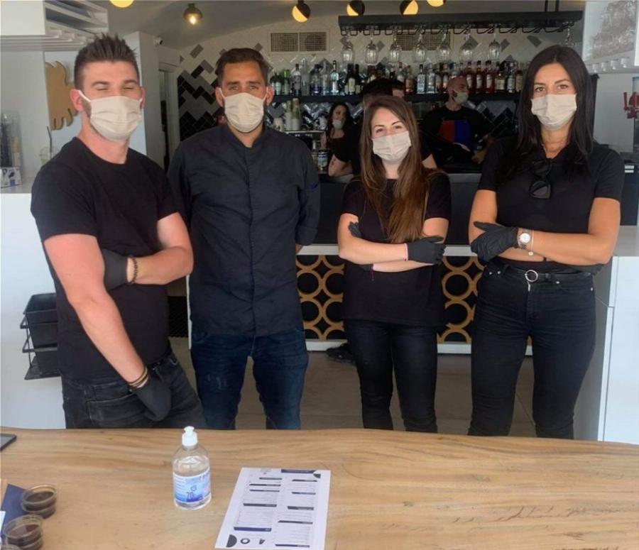 Ξαπλώστρες από «χρυσό»: 80 ευρώ για δύο ξαπλώστρες στην Βουλιαγμένη!