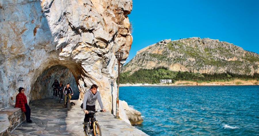 Αρβανιτιά Ναυπλίου: Μια από τις ομορφότερες και πιο γραφικές παραλίες της Ελλάδας από ψηλά