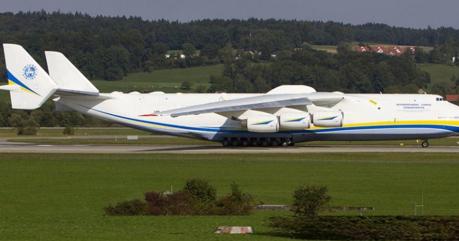 Δείτε την προσγείωση του μεγαλύτερου αεροπλάνου στον κόσμο στην Αθήνα