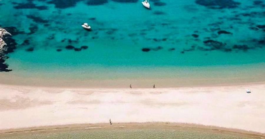 1,5 ώρα απ’ το Λαύριο, 92 παραλίες: To μικρό νησί που θεωρείται ο πιο ασφαλής προορισμός για το καλοκαίρι του ’20