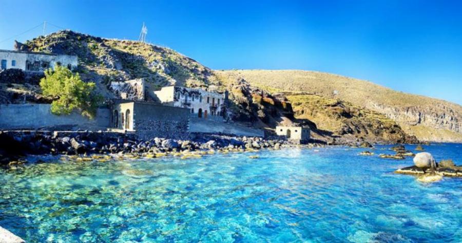 Καλοκαίρι 2020: Το νησί που αγνοεί ο «βαρβάτος τουρισμός» και σου προσφέρει διακοπές πάνω σε ένα…ηφαίστειο