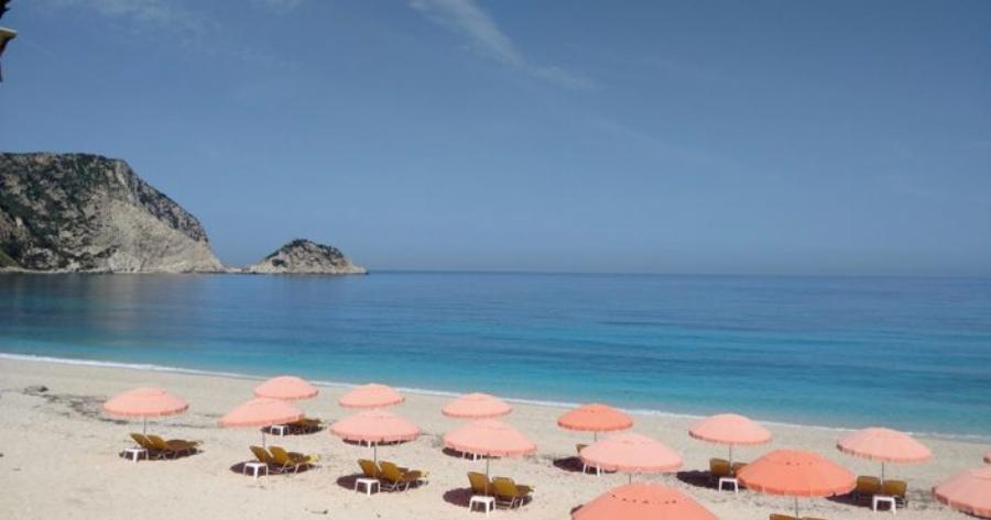 Παραλίες-όνειρο, μείωση τιμών: Γιατί το Ληξούρι είναι ο νούμερο ένα Covid-free προορισμός στην Ελλάδα για φέτος το καλοκαίρι