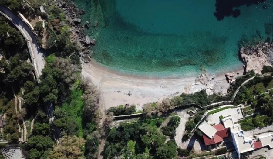 Θυμίζει Πόρτο Κατσίκι: Η παραλία-όνειρο στο Πόρτο Ράφτη που θα βουλιάξει το ΣΚ από κόσμο