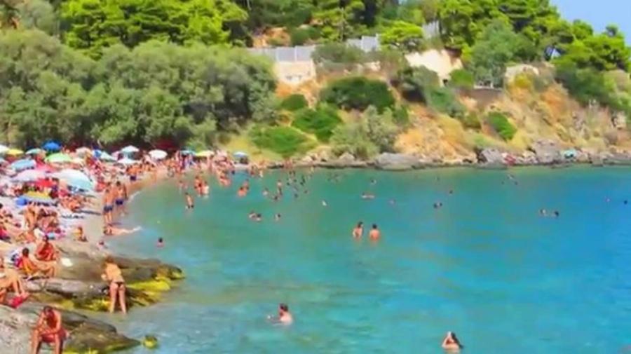 Θυμίζει Πόρτο Κατσίκι: Η παραλία-όνειρο στο Πόρτο Ράφτη που θα βουλιάξει το ΣΚ από κόσμο