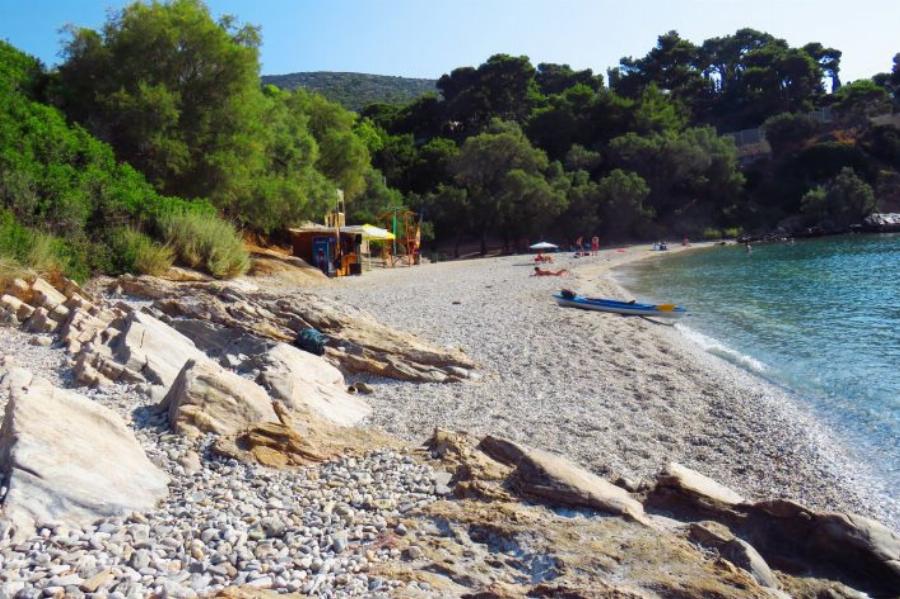 Θυμίζει Πόρτο Κατσίκι: Η παραλία-όνειρο στο Πόρτο Ράφτη που θα βουλιάξει το ΣΚ από κόσμο