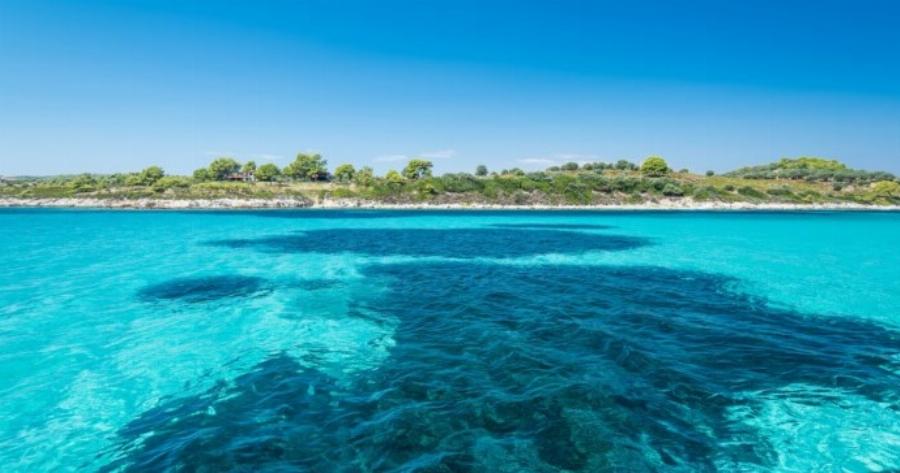 Διάσπορος: Το άγνωστο εξωτικό ελληνικό νησάκι που έχει ζεστά νερά όλο τον χρόνο και καθόλου κύμα