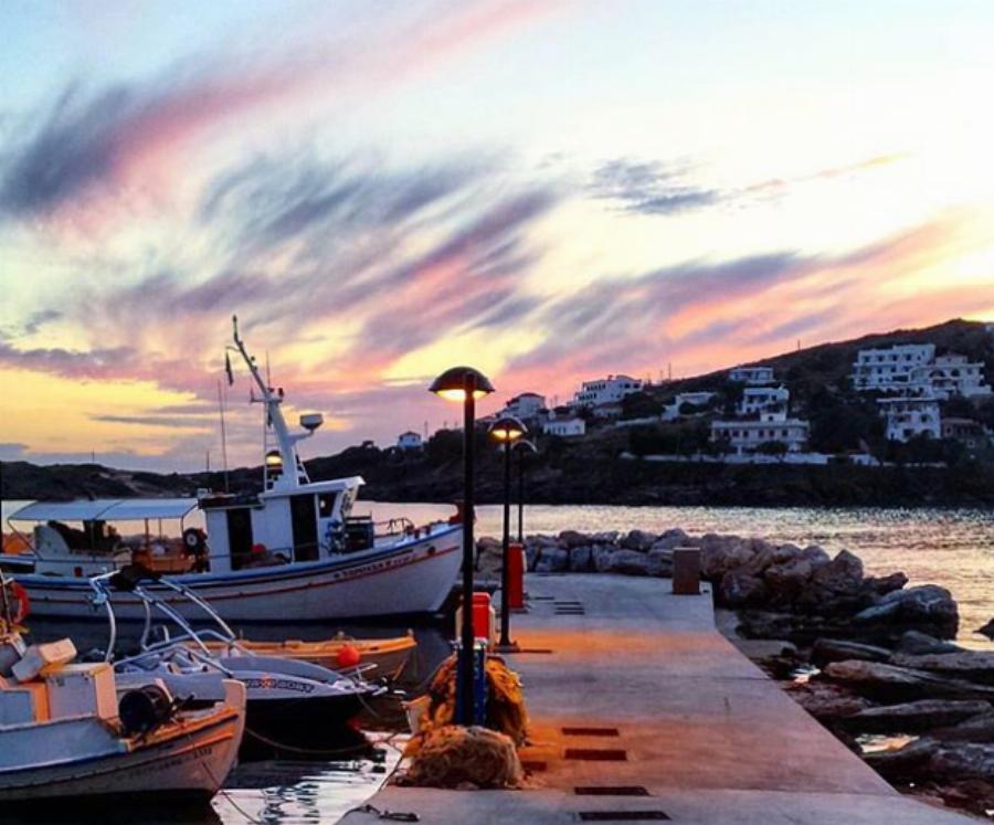 2 ώρες από Ραφήνα: Το νησί με τα πιο φτηνά εισιτήρια είναι το ιδανικό για βασιλικές διακοπές