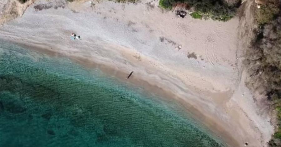 Ερωτοσπηλιά: Η πιο ερωτική παραλία της Αττικής από ψηλά! Πως θα την ανακαλύψετε