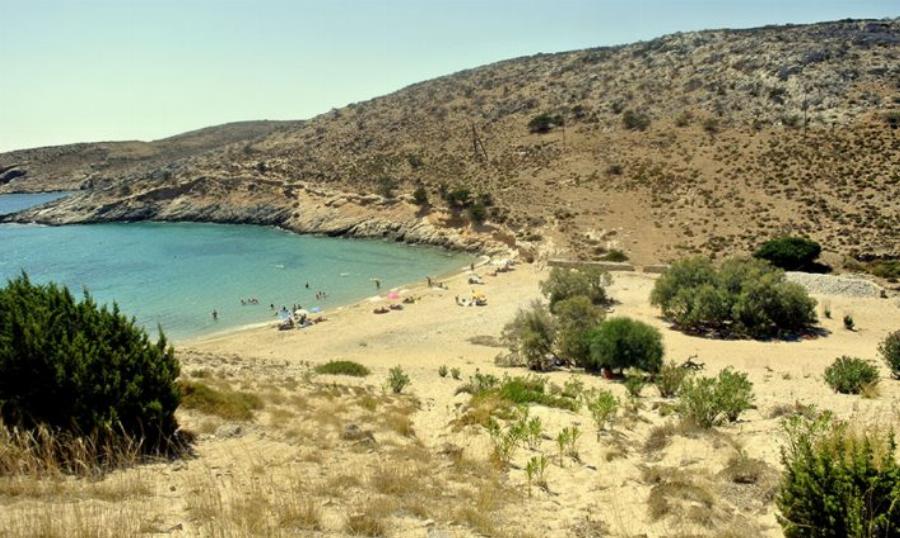 Παράδεισος επί της Γης: Το νησί-ησυχαστήριο που μπορείς να πας και στις 18 του παραλίες ποδαράτο