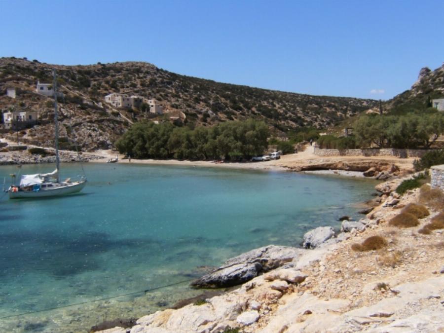 Παράδεισος επί της Γης: Το νησί-ησυχαστήριο που μπορείς να πας και στις 18 του παραλίες ποδαράτο