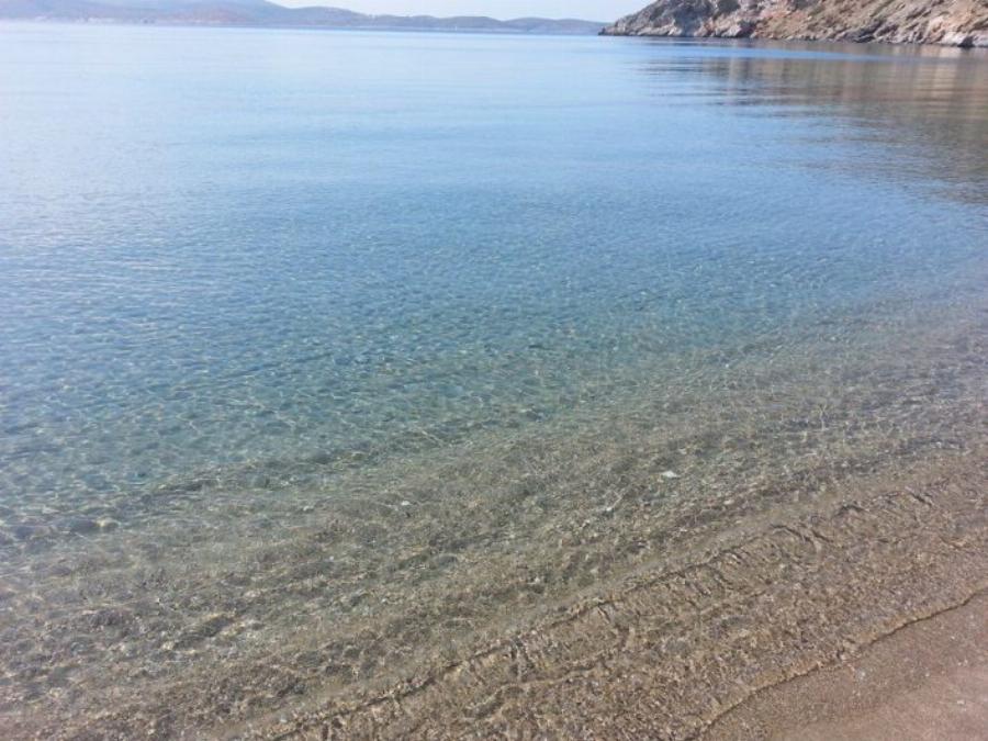 Παράδεισος επί της Γης: Το νησί-ησυχαστήριο που μπορείς να πας και στις 18 του παραλίες ποδαράτο