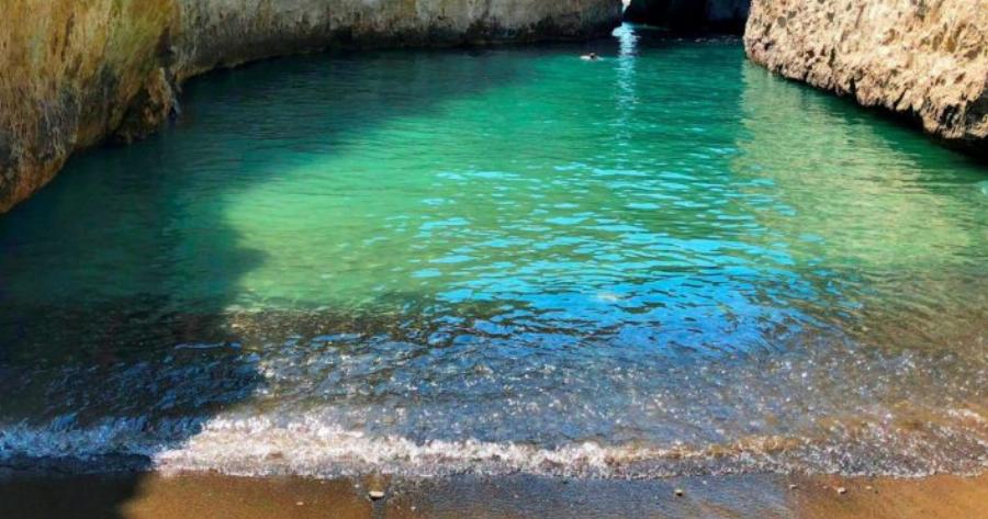 Ο προορισμός που δεν κινδυνεύεις από τον ιό το καλοκαίρι του 2020 είναι το νησί με τις ωραιότερες παραλίες στην Ελλάδα