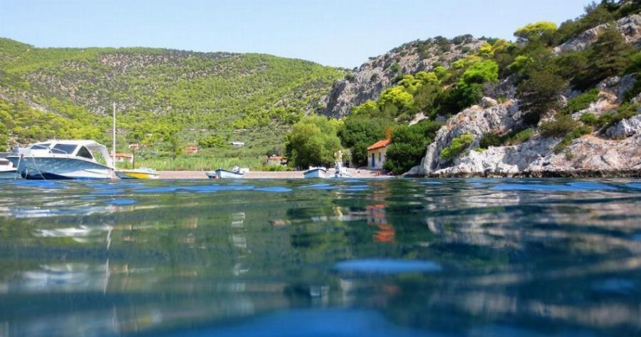 5 παραλίες της Αττικής για να πας αύριο Κυριακή και να νιώσεις σαν σε διακοπές σε νησί